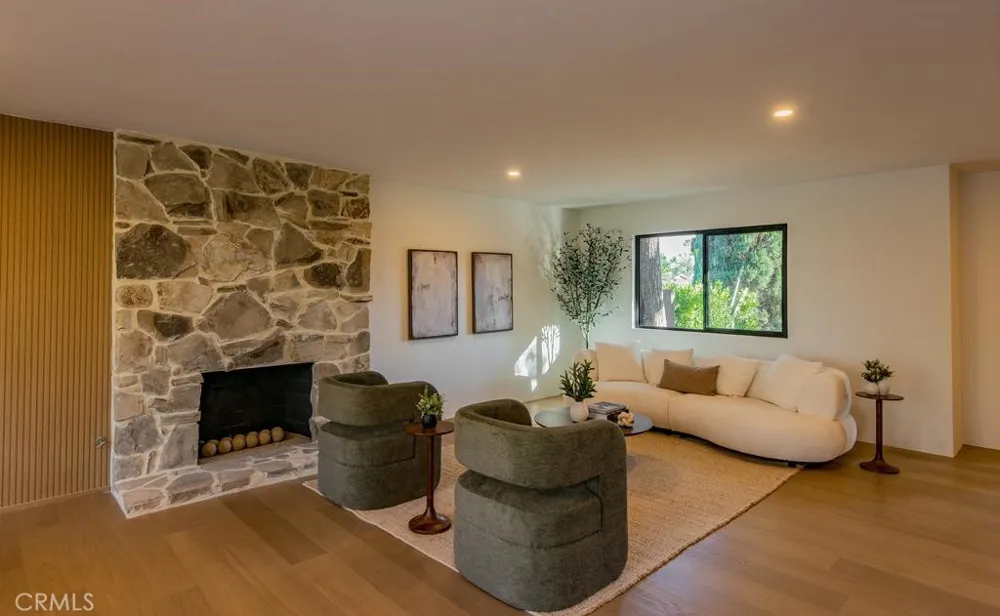 24245 Hatteras Woodland Hills, CA 91367