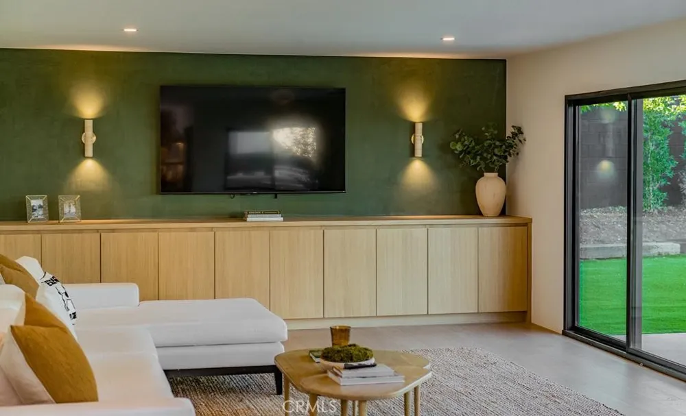 24245 Hatteras Woodland Hills, CA 91367
