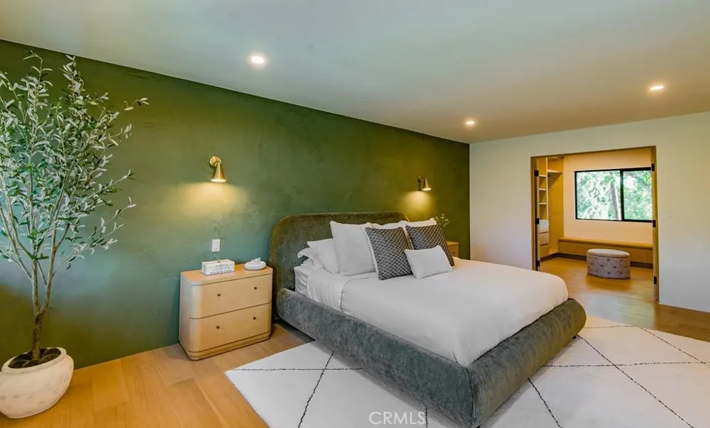 24245 Hatteras Woodland Hills, CA 91367
