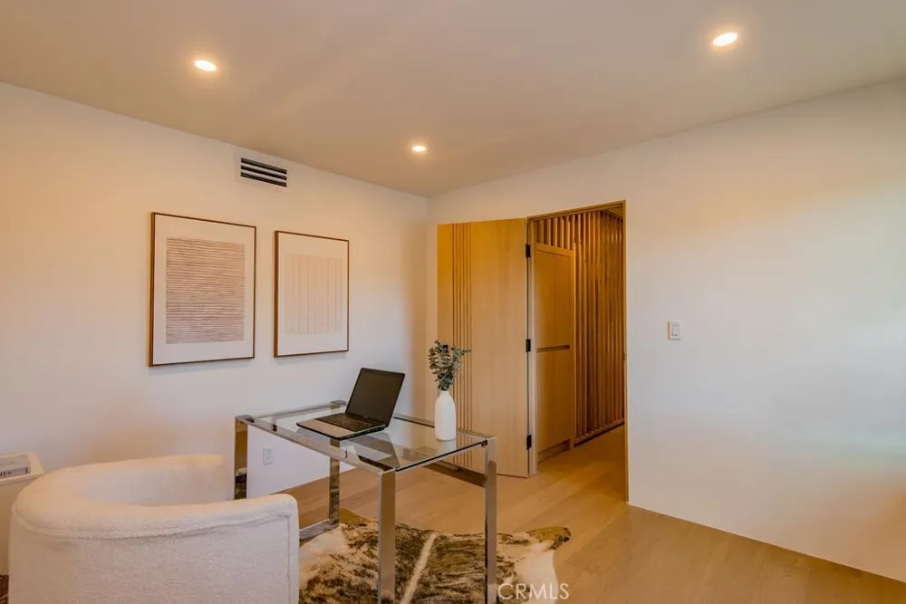 24245 Hatteras Woodland Hills, CA 91367