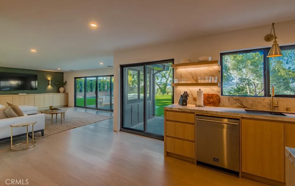 24245 Hatteras Woodland Hills, CA 91367