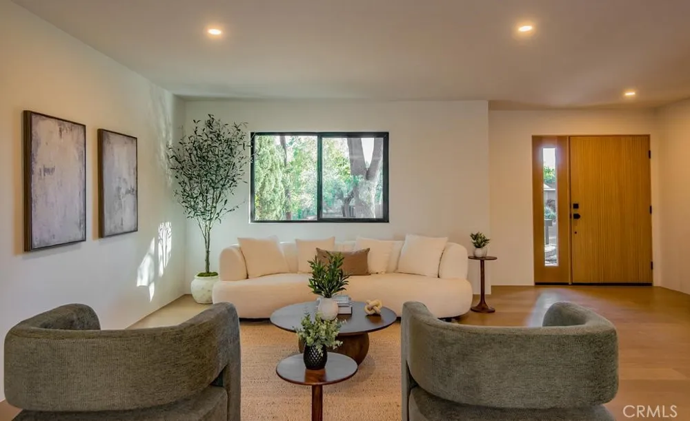 24245 Hatteras Woodland Hills, CA 91367
