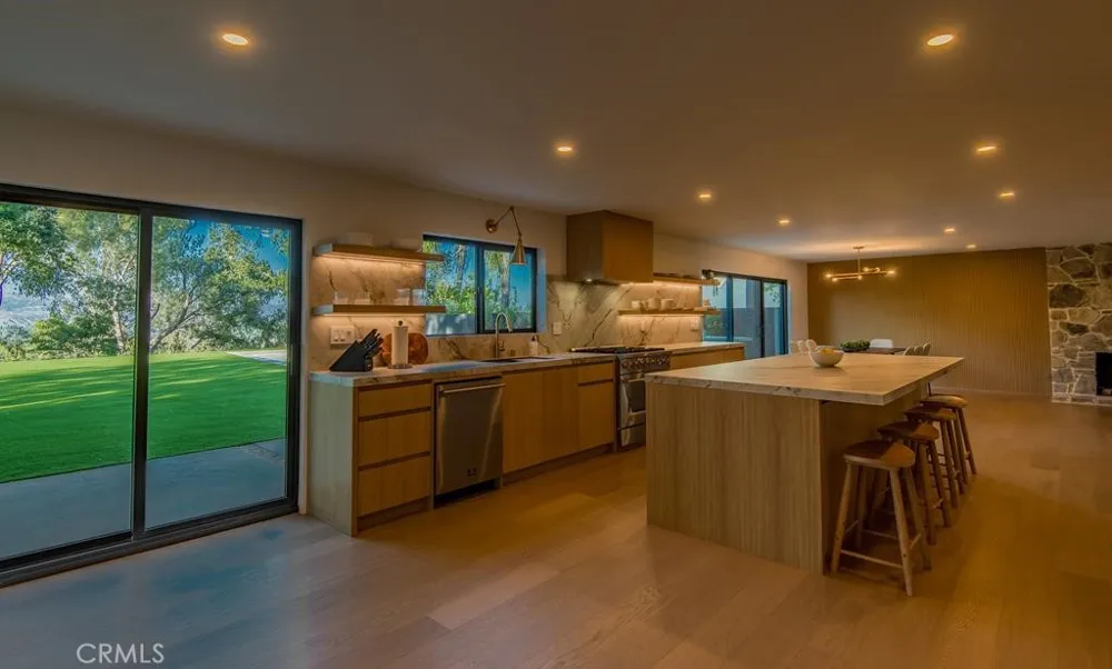 24245 Hatteras Woodland Hills, CA 91367