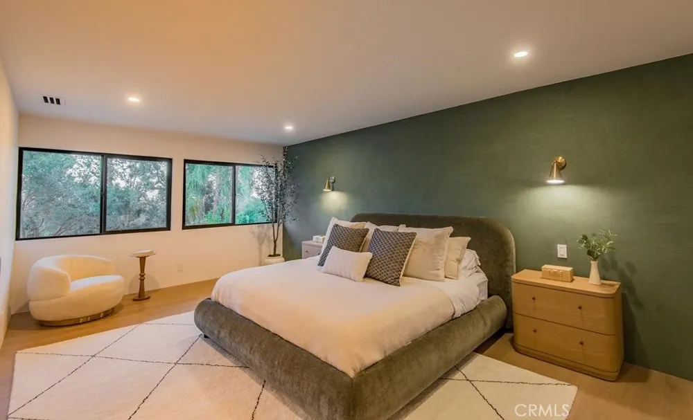 24245 Hatteras Woodland Hills, CA 91367