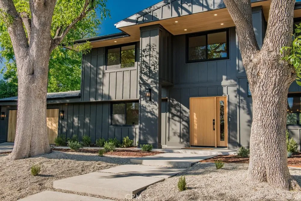 24245 Hatteras Woodland Hills, CA 91367