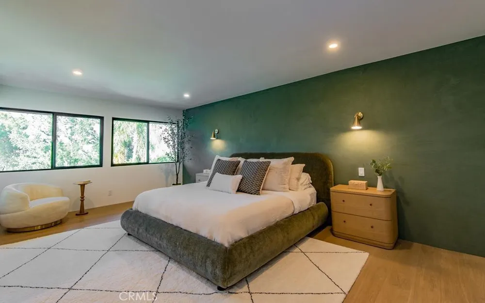 24245 Hatteras Woodland Hills, CA 91367