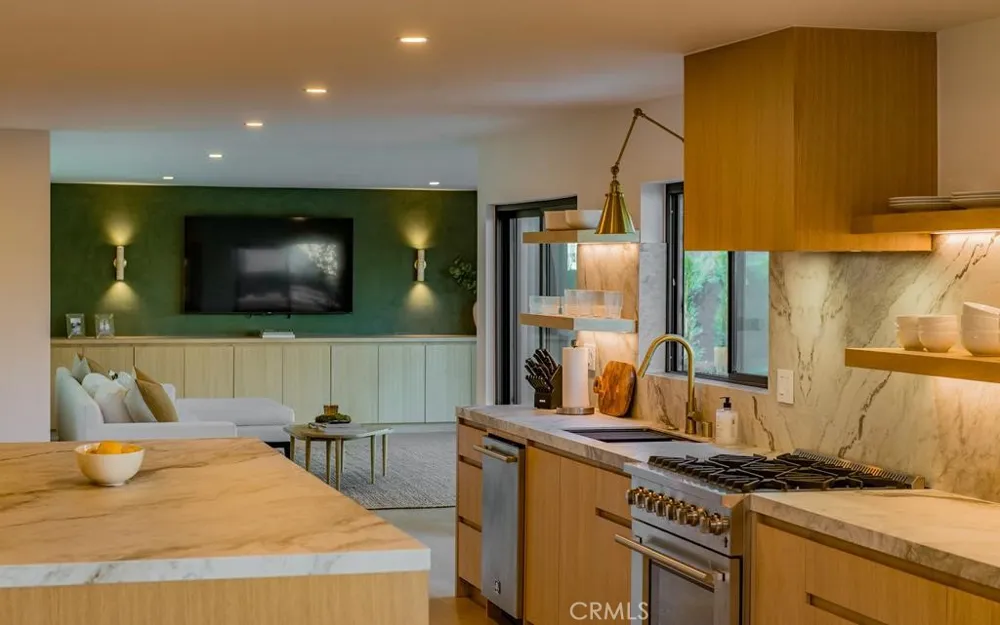24245 Hatteras Woodland Hills, CA 91367