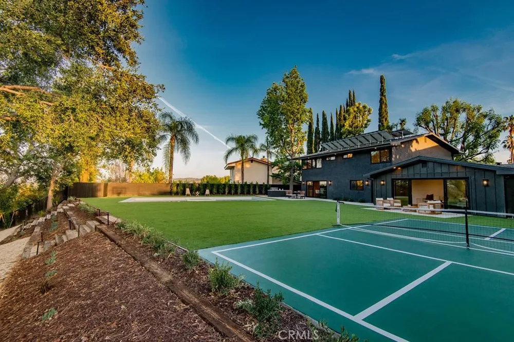 24245 Hatteras Woodland Hills, CA 91367