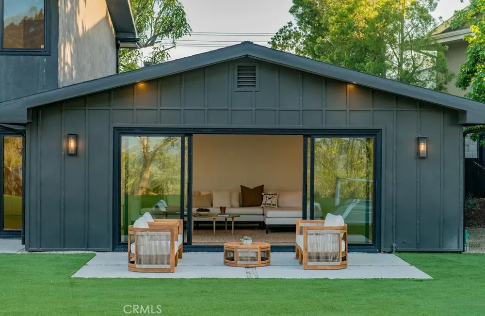 24245 Hatteras Woodland Hills, CA 91367