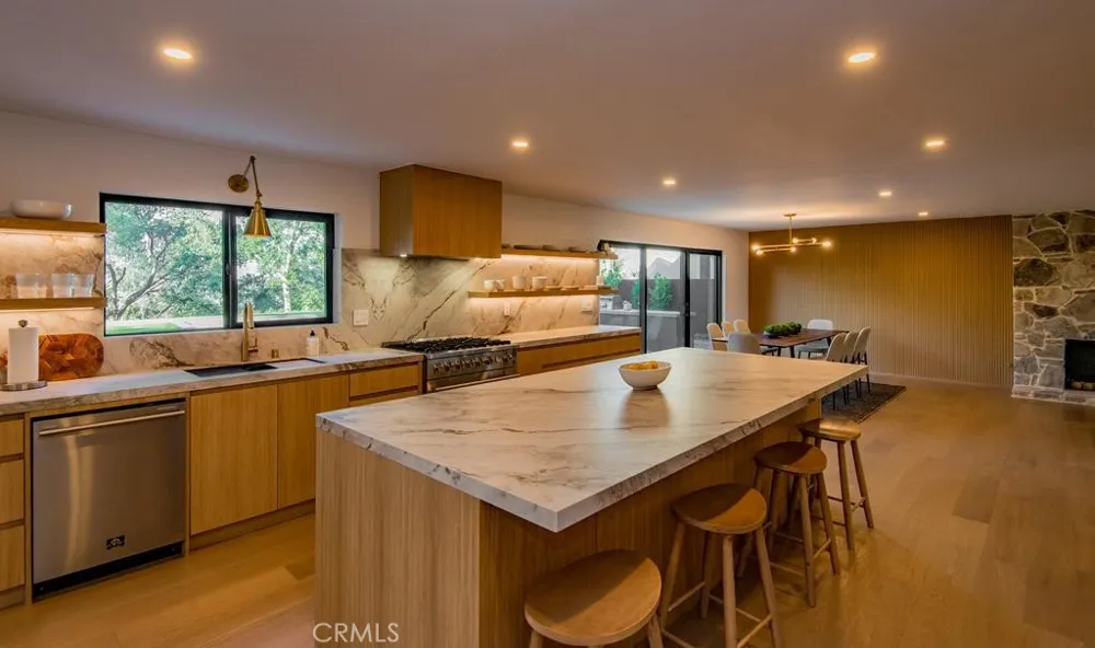 24245 Hatteras Woodland Hills, CA 91367