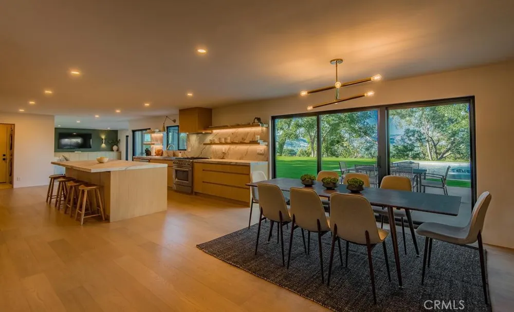 24245 Hatteras Woodland Hills, CA 91367