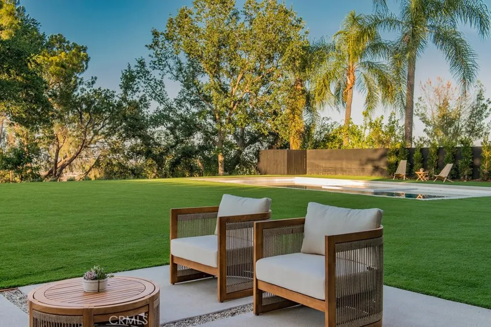 24245 Hatteras Woodland Hills, CA 91367