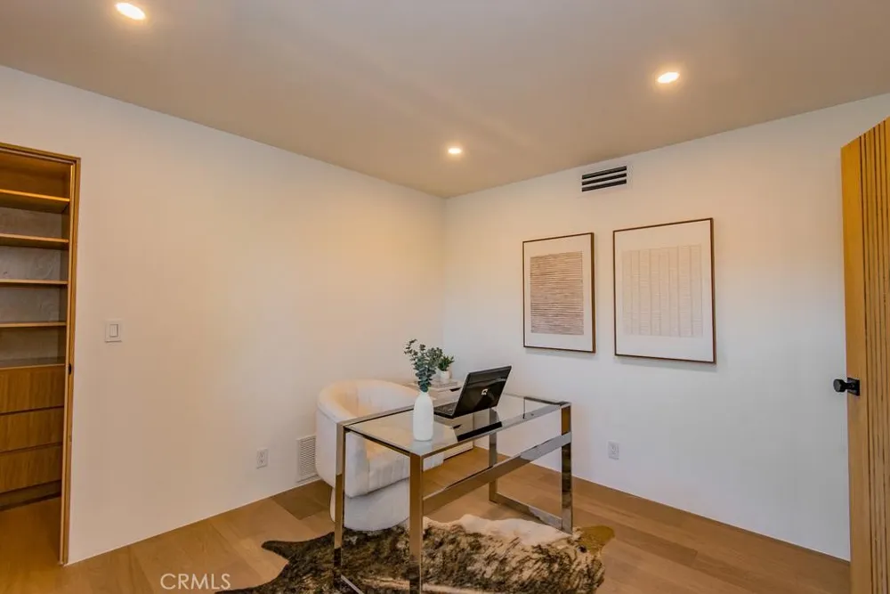 24245 Hatteras Woodland Hills, CA 91367