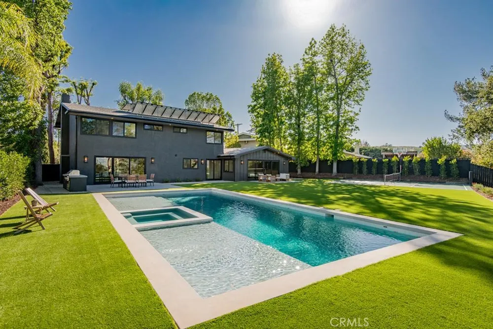 24245 Hatteras Woodland Hills, CA 91367