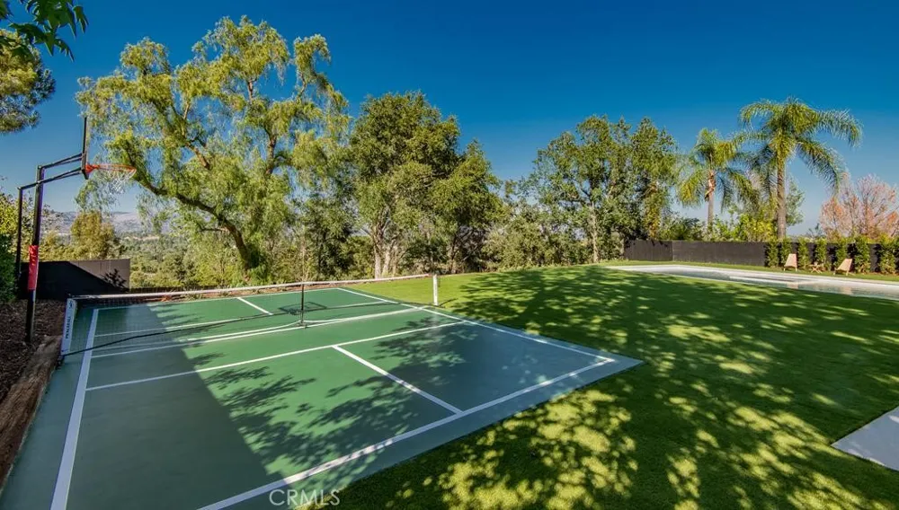 24245 Hatteras Woodland Hills, CA 91367