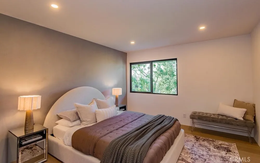 24245 Hatteras Woodland Hills, CA 91367