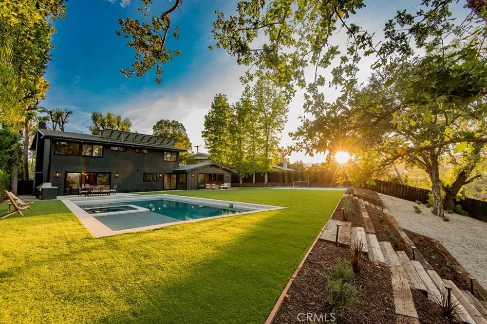 24245 Hatteras Woodland Hills, CA 91367