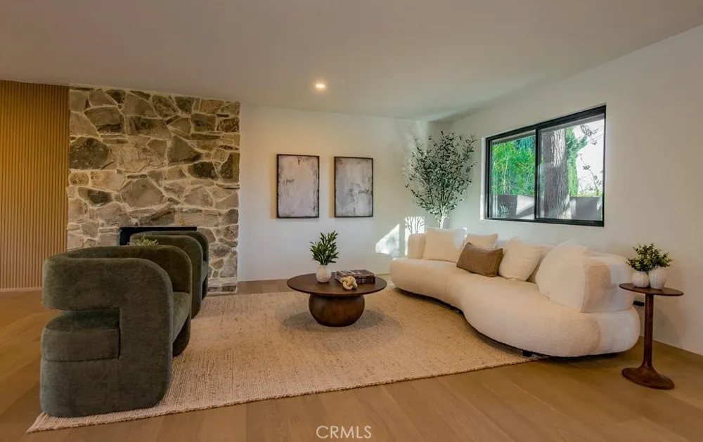 24245 Hatteras Woodland Hills, CA 91367