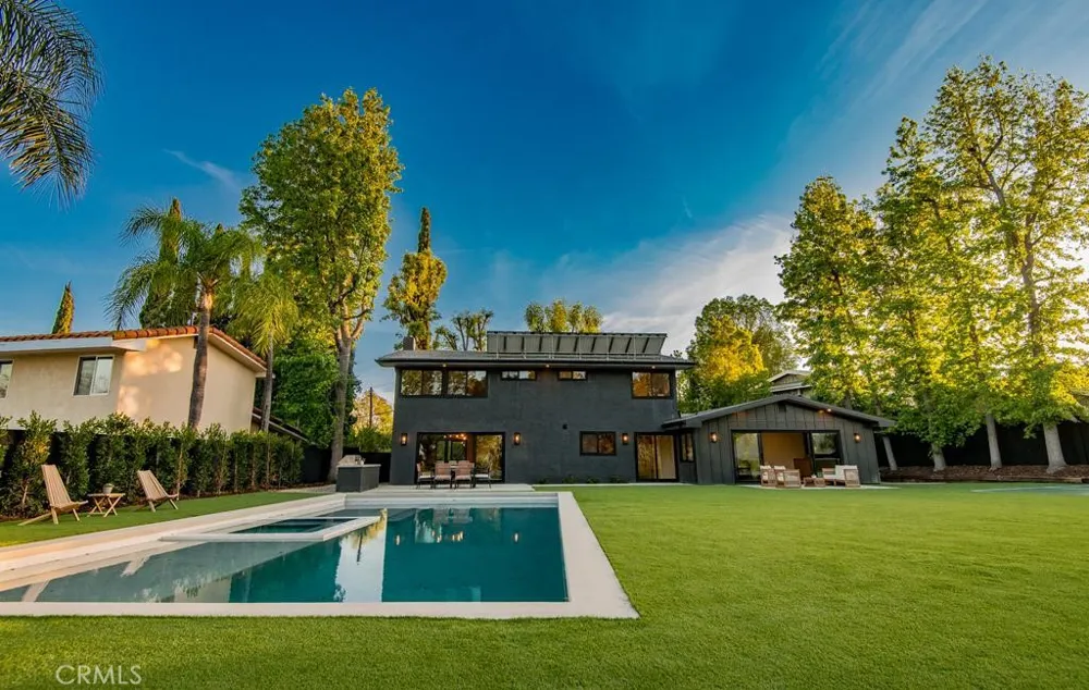 24245 Hatteras Woodland Hills, CA 91367