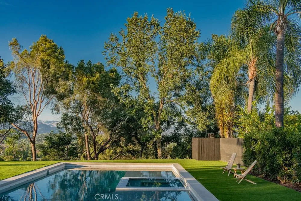 24245 Hatteras Woodland Hills, CA 91367