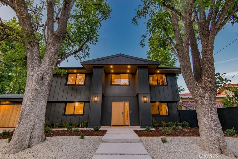 24245 Hatteras Woodland Hills, CA 91367