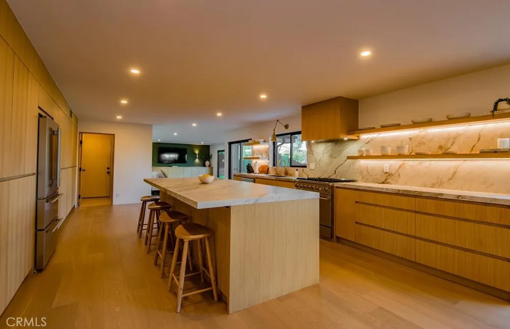 24245 Hatteras Woodland Hills, CA 91367