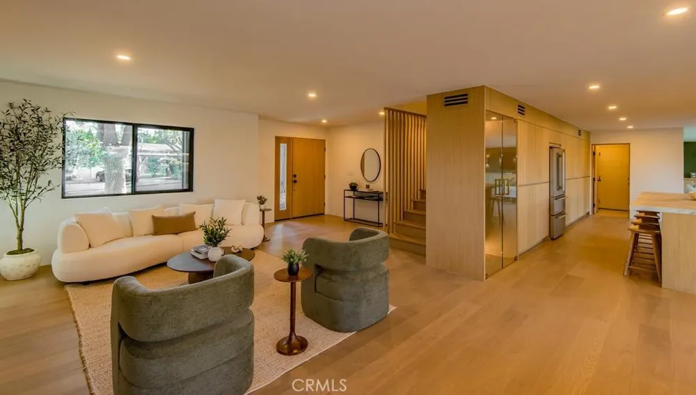 24245 Hatteras Woodland Hills, CA 91367