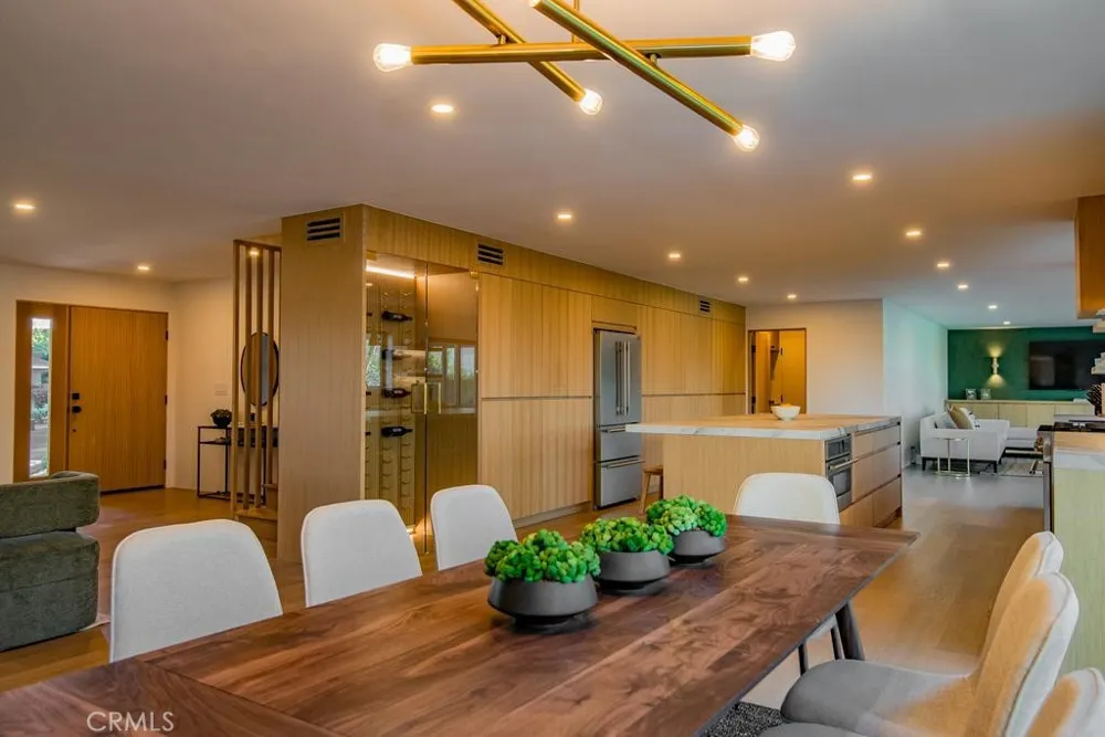 24245 Hatteras Woodland Hills, CA 91367