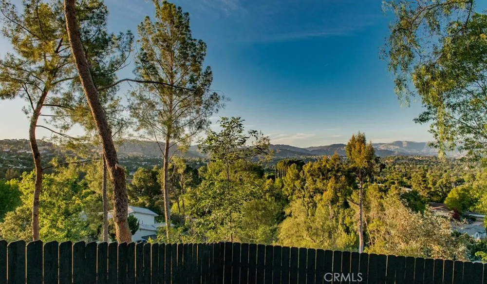 24245 Hatteras Woodland Hills, CA 91367