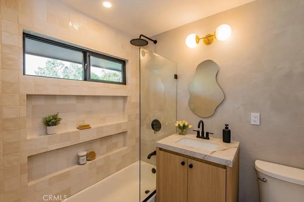 24245 Hatteras Woodland Hills, CA 91367