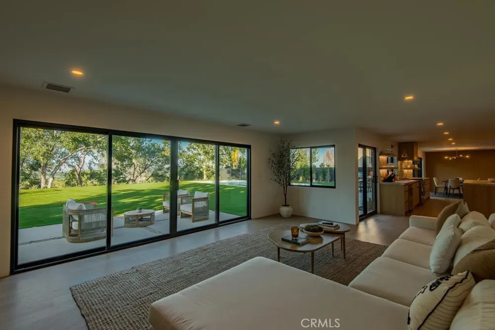 24245 Hatteras Woodland Hills, CA 91367