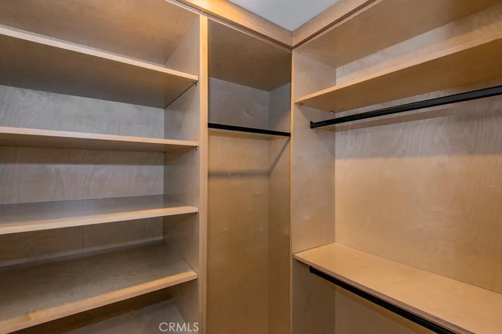 24245 Hatteras Woodland Hills, CA 91367