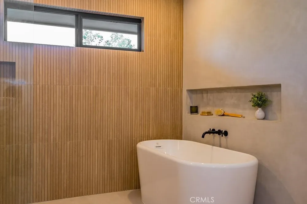 24245 Hatteras Woodland Hills, CA 91367