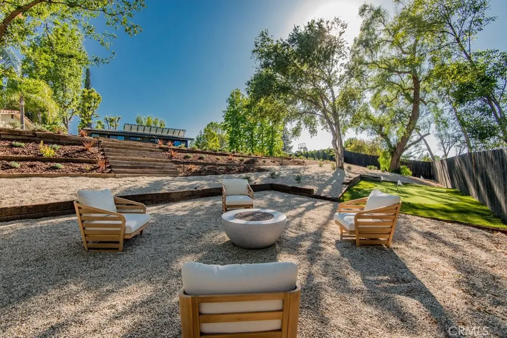 24245 Hatteras Woodland Hills, CA 91367