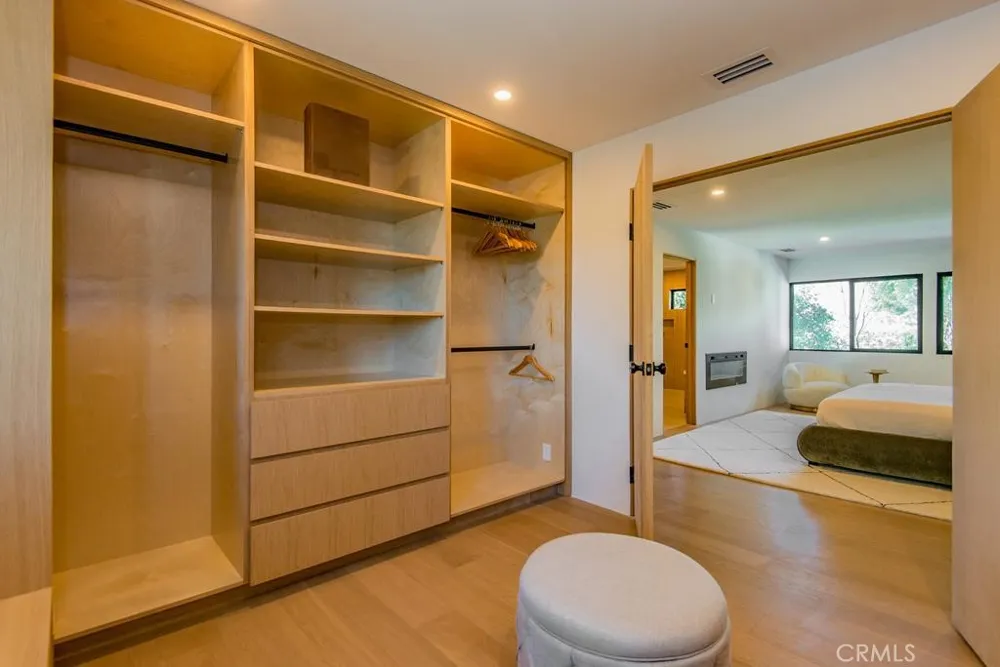 24245 Hatteras Woodland Hills, CA 91367