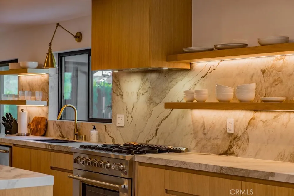 24245 Hatteras Woodland Hills, CA 91367