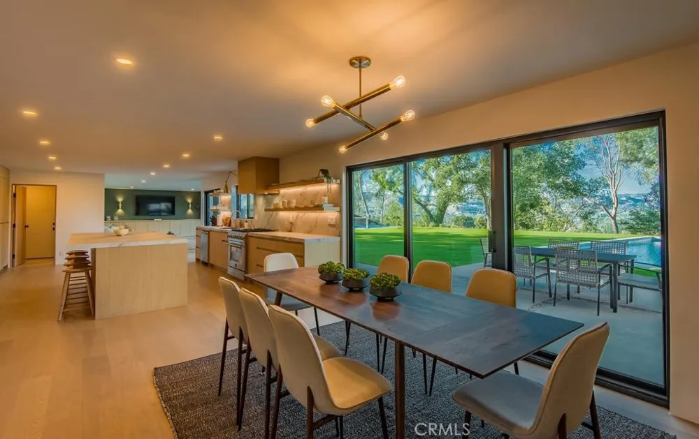 24245 Hatteras Woodland Hills, CA 91367