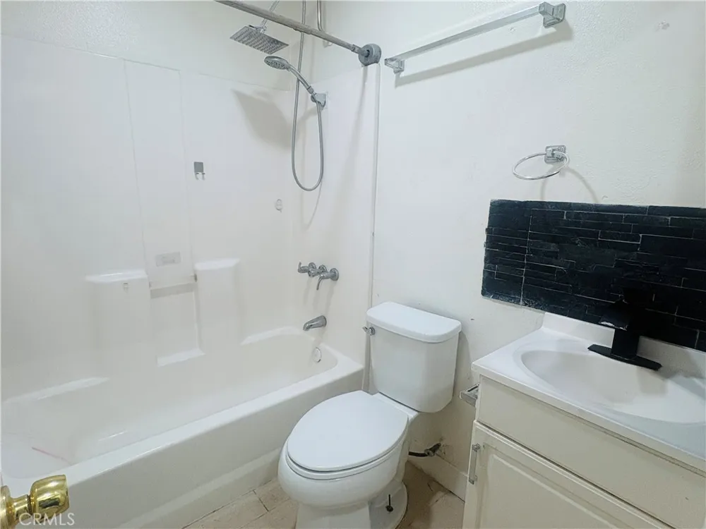 296 Allen #2 San Bernardino, CA 92408