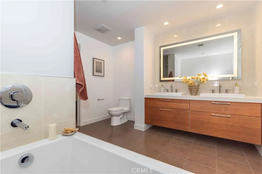 9 MacArthur Place #404 Santa Ana, CA 92707