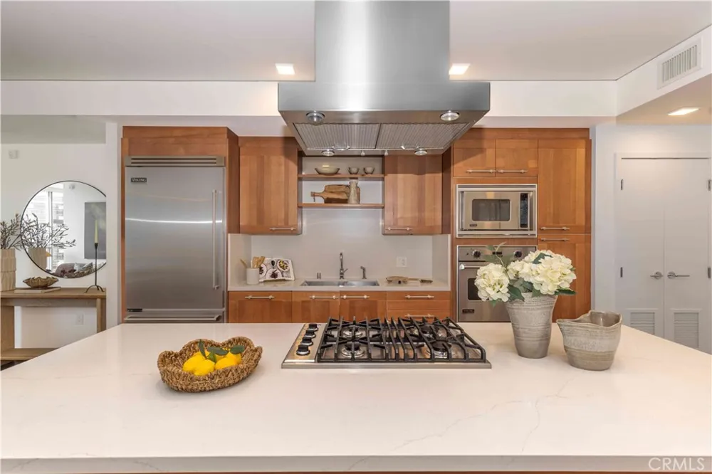 9 MacArthur Place #404 Santa Ana, CA 92707