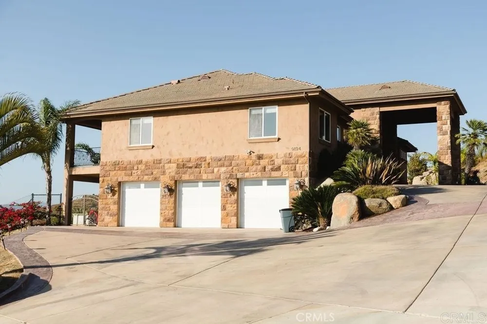 9124 Shadow Hill Santee, CA 92071