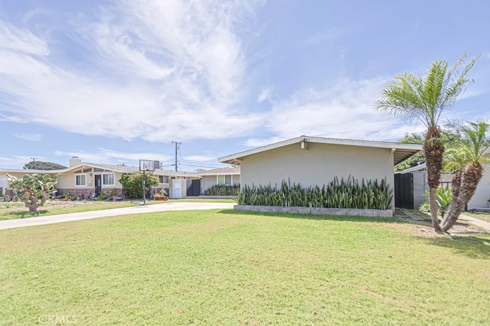9102 Healey Garden Grove, CA 92841