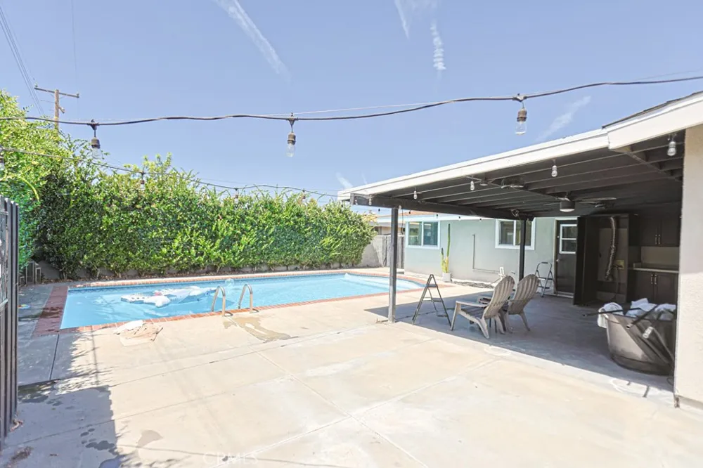 9102 Healey Garden Grove, CA 92841