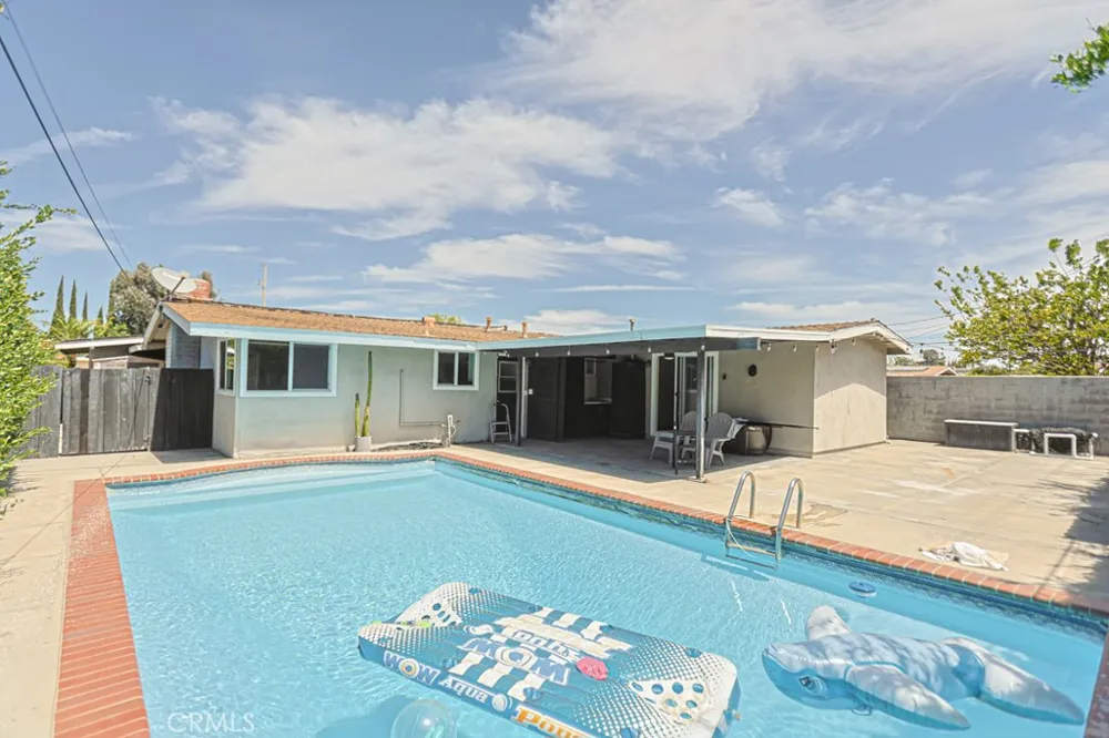 9102 Healey Garden Grove, CA 92841
