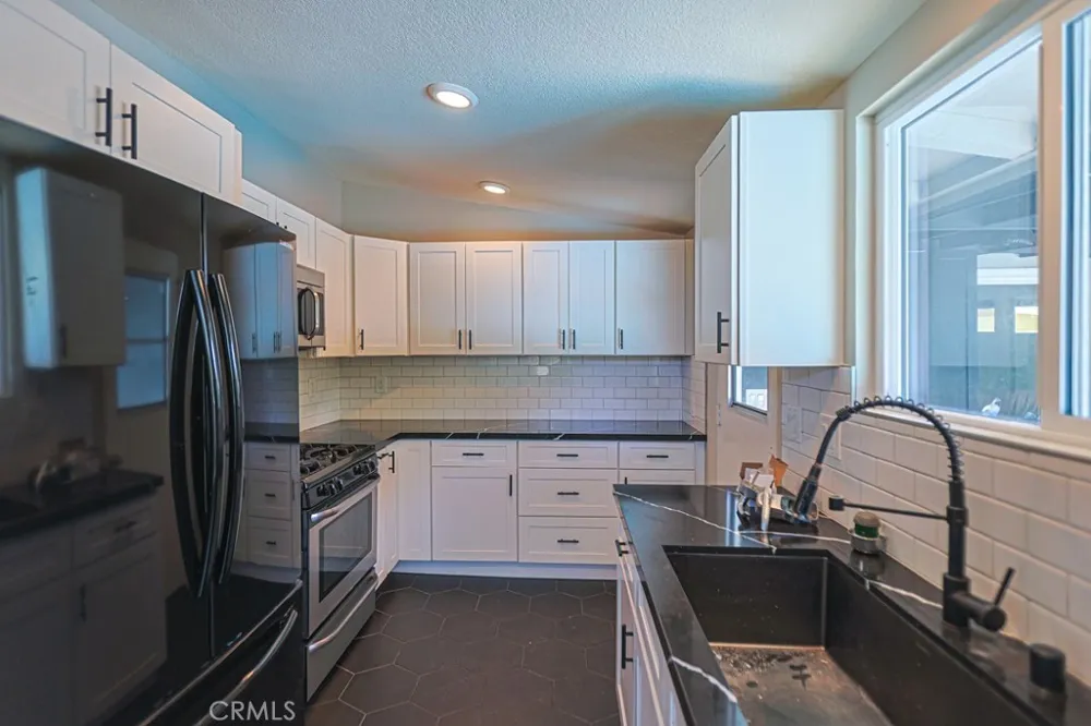 9102 Healey Garden Grove, CA 92841