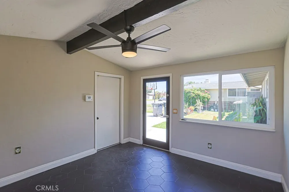 9102 Healey Garden Grove, CA 92841