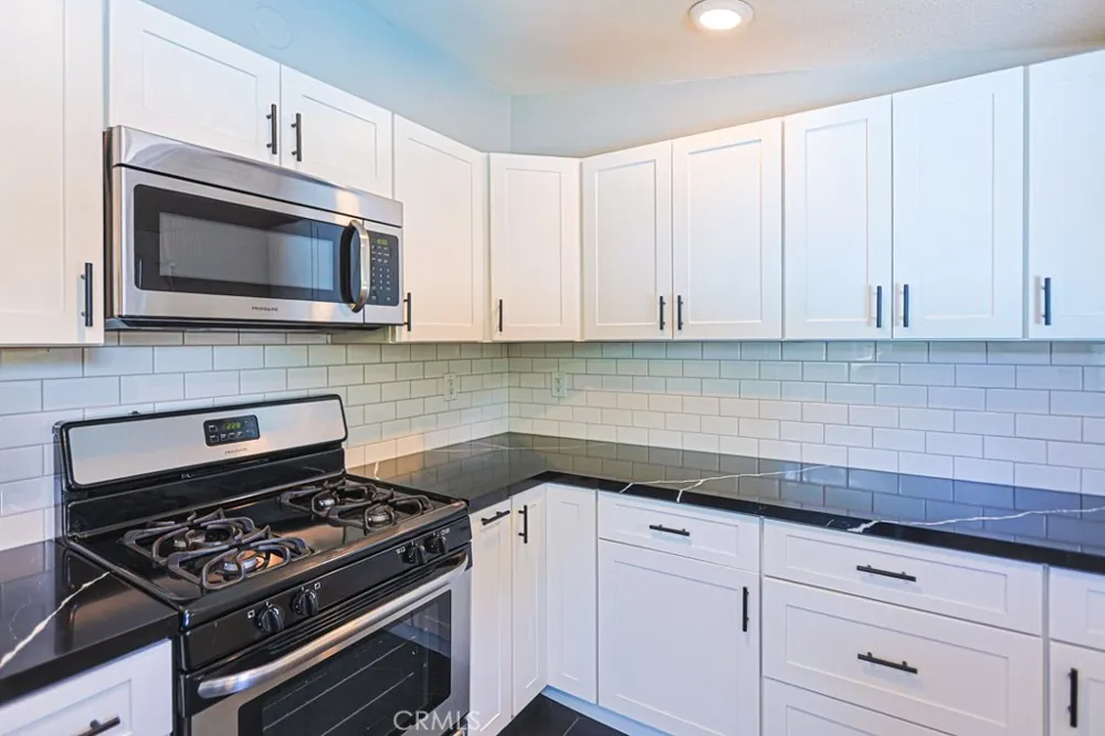 9102 Healey Garden Grove, CA 92841