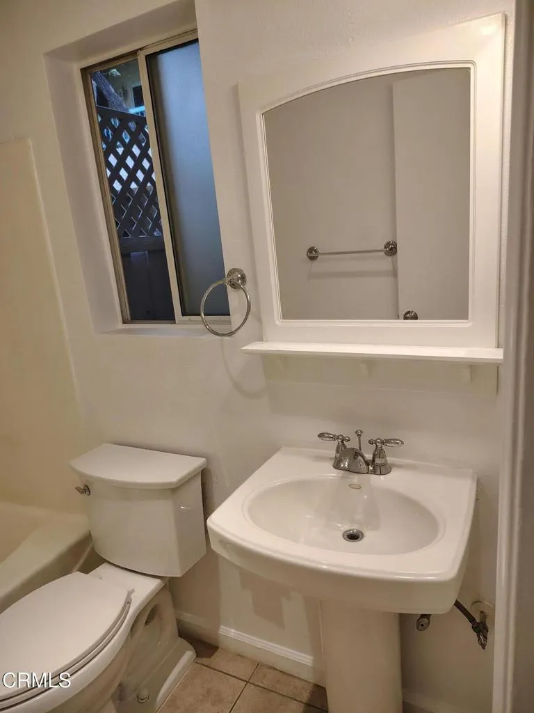 18307 Burbank #51 Tarzana, CA 91356