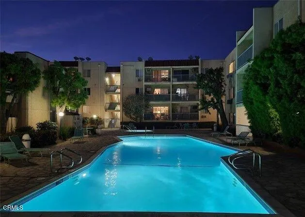 18307 Burbank #51 Tarzana, CA 91356