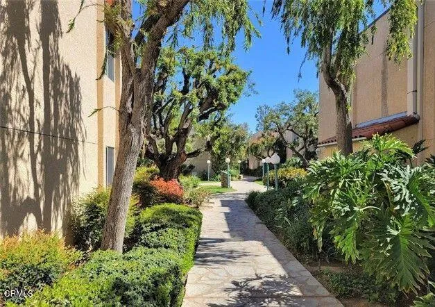 18307 Burbank #51 Tarzana, CA 91356